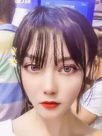 女神迪麗熱巴自嘲「我是家族最難看的」網不信!校花級表妹曝光「超仙五官美翻」粉絲服了:基因太強