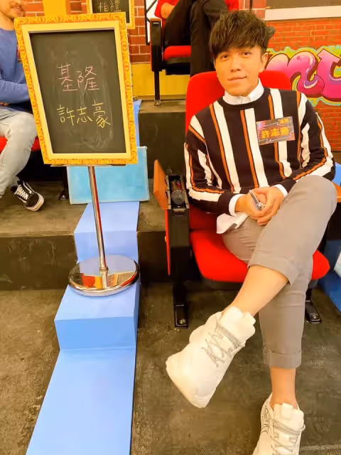 被封小氣歌手!許志豪對自己超摳「出門只帶15元搭公車」愛撿回收 晉身百萬俱樂部「賺來的全給家人花」
