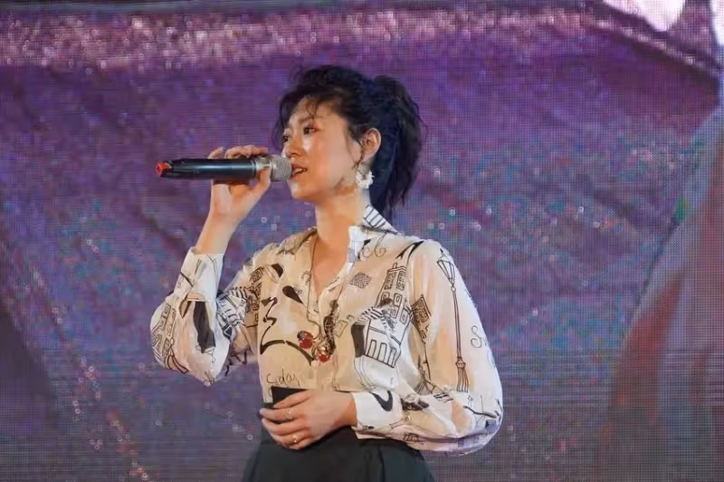 曹雅雯「為還母百萬債出道」撿扔掉吐司邊維生 不怨懟反感謝「更懂珍惜機會」:家人是最強大後盾