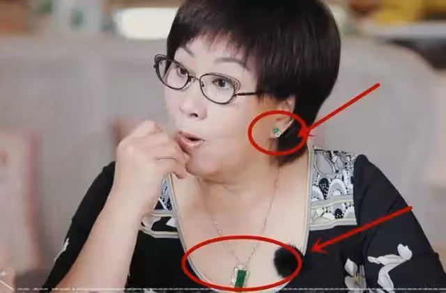 林志穎媽媽到底多有錢？戴翡翠首飾不算什麼，看到她住的房子，一般人真住不起