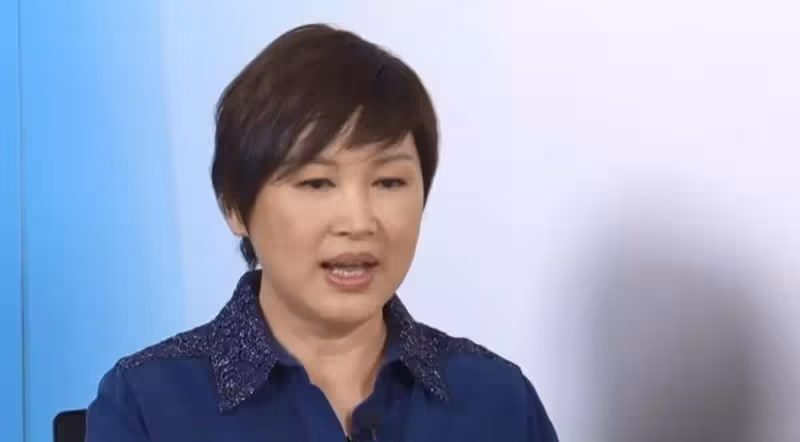 前亞視一姐陳秀雯被曝光已轉行，罕見露臉公開近況，直言：拍戲靠緣分，更多精力放在香薰上面，網友：苦盡甘來