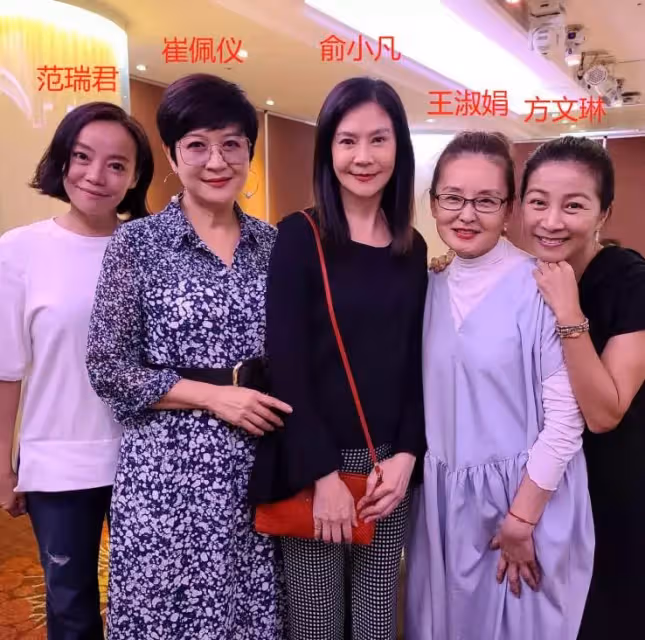 56歲「婉君」俞小凡罕露面，身材消瘦但氣質好，曾原諒老公背叛，一生比瓊瑤劇還曲折，網：冷暖自知