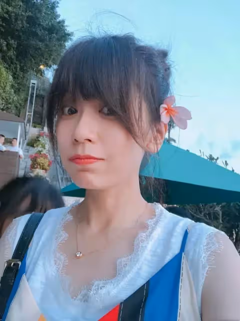 47歲賈靜雯換新髮型少女感不再，網友：老了10歲，但卻很有女人味