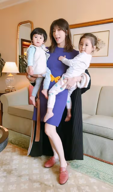 47歲賈靜雯換新髮型少女感不再，網友：老了10歲，但卻很有女人味