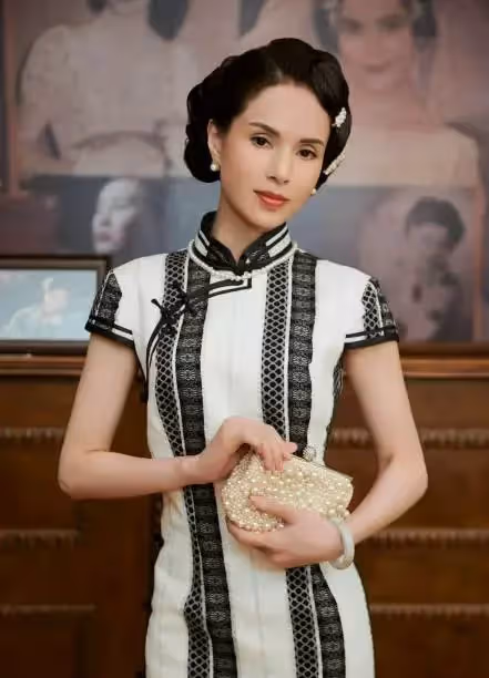 溫碧霞李麗珍罕見同框比美,同為55歲,一個身材苗條一個圓潤發福,網友:自然衰老和努力保養都很美