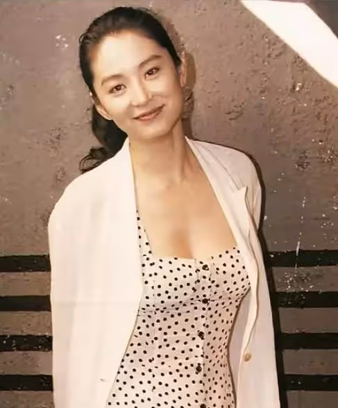 「不老女神」被玩壞,這五位過60歲的女神,整容P圖個頂個的厲害