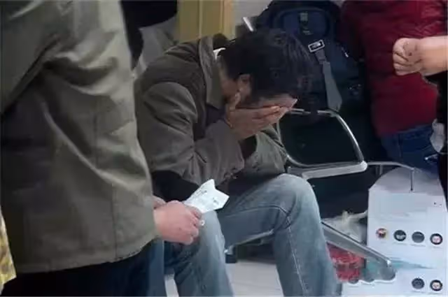 好兄弟的2歲女兒越長越像自己,男子做完親子鑒定,笑容逐漸凝固