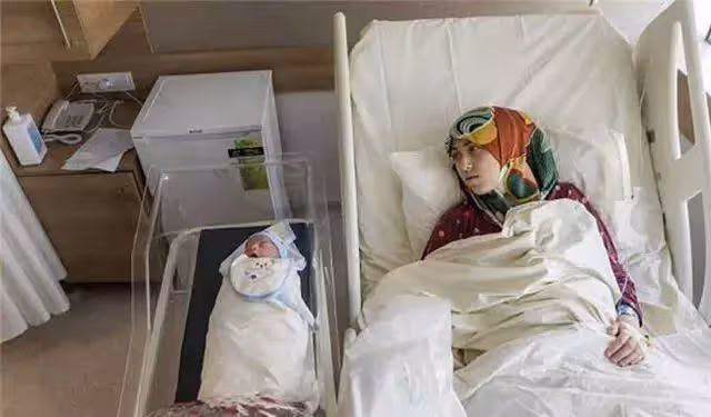 好兄弟的2歲女兒越長越像自己，男子做完親子鑒定，笑容逐漸凝固