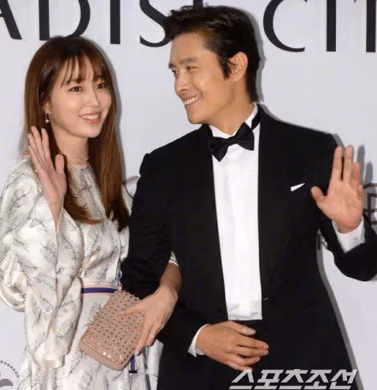 多次出軌還送情人坐牢的渣男李秉憲,證明有演技就能為所欲為