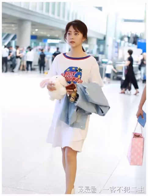 輕鬆駕馭各種角色的演員:娃娃臉譚松韻,把角色演活了,演一個像一個,簡直是劇拋人
