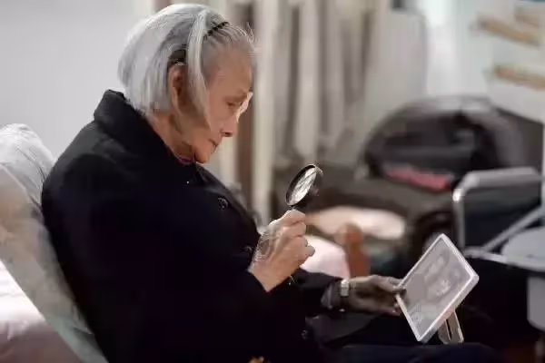 93歲的她,苦尋初戀77年,帶著「一張合照」遠赴台灣,做最後的告別,網有落淚:這樣的愛情太珍貴!