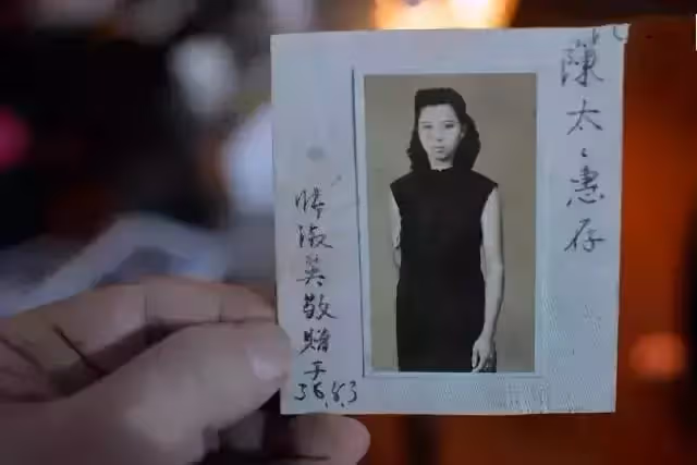 93歲的她,苦尋初戀77年,帶著「一張合照」遠赴台灣,做最後的告別,網有落淚:這樣的愛情太珍貴!