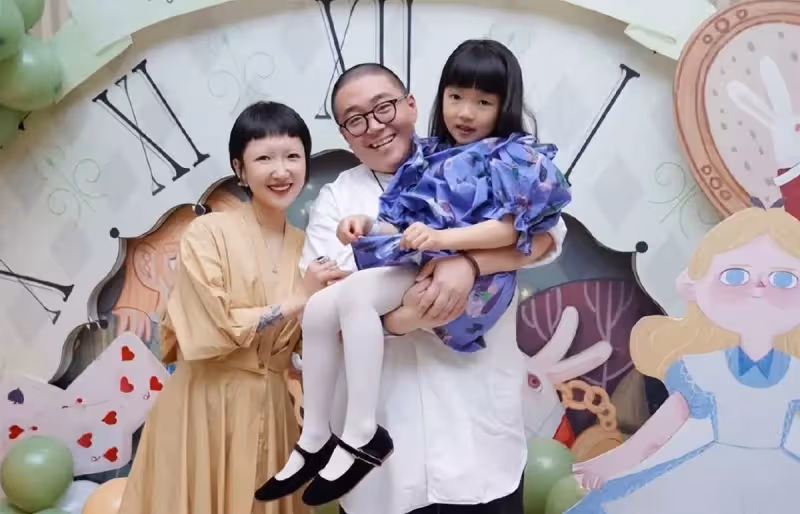 郝劭文與愛妻520官宣領證!小兩口貼頭合影撒狗糧,搞怪對視畫面甜炸屏「夫妻相超足」,網友:早日迎來愛的結晶