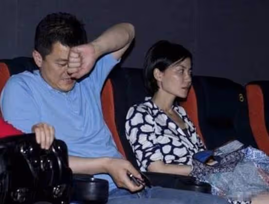 網曝謝霆鋒曾夜宿張柏芝家中，並且張柏芝三胎兒子名字暴露！
