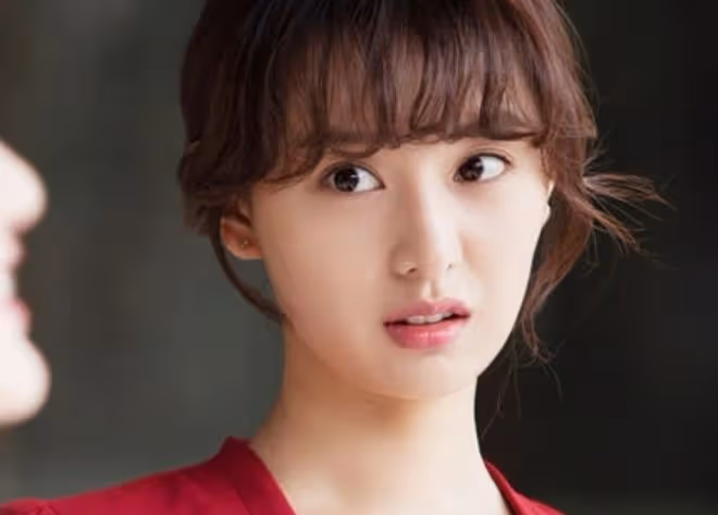 她曾和李鍾碩傳出緋聞，演了5年女二號後，終當上女主後走紅