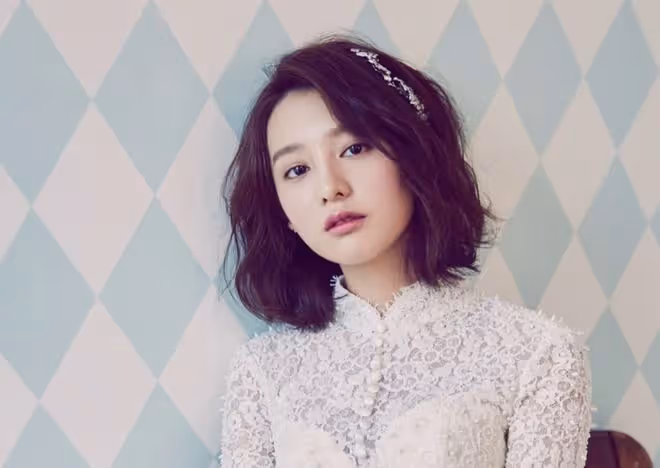 她曾和李鍾碩傳出緋聞，演了5年女二號後，終當上女主後走紅