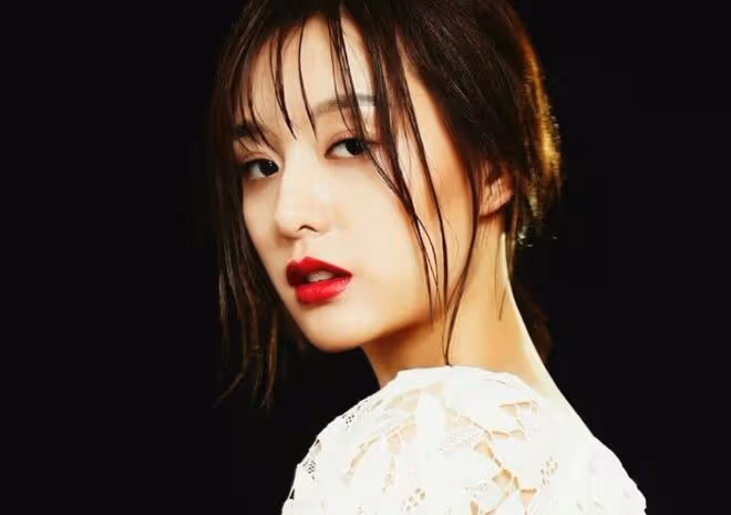她曾和李鍾碩傳出緋聞，演了5年女二號後，終當上女主後走紅