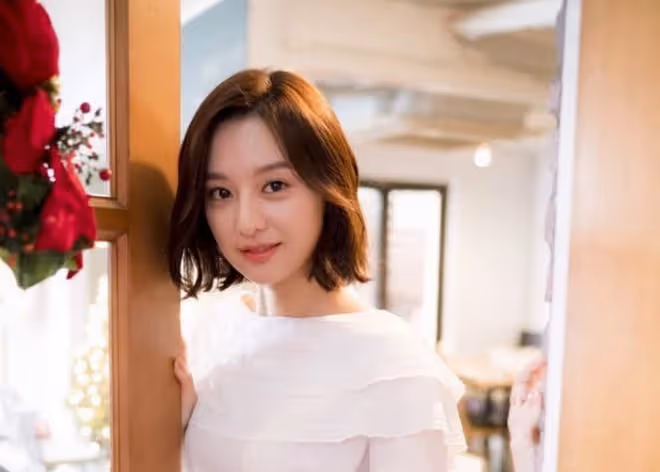 她曾和李鍾碩傳出緋聞，演了5年女二號後，終當上女主後走紅