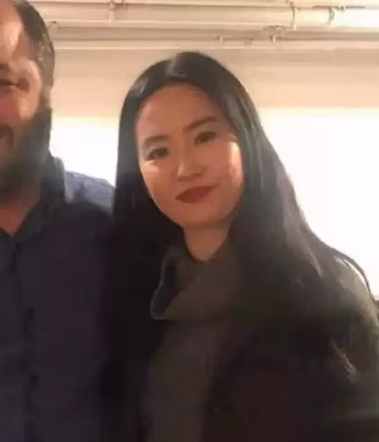 劉亦菲現身超市,素顏肥的出油,臉部浮腫厲害女神形象不在,網友:連她都成了一個老阿姨