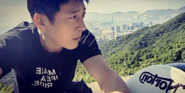 帥氣不減當年!56歲香港知名男星近況曝光,堅持吃素20年狀態極佳