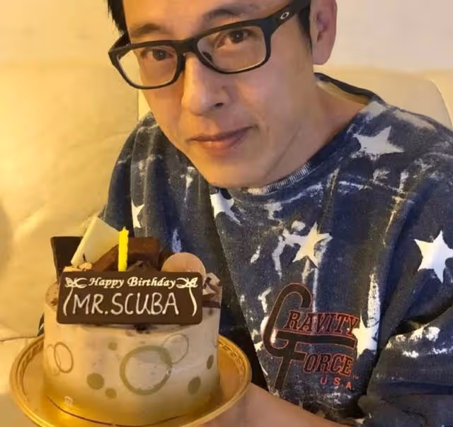 帥氣不減當年!56歲香港知名男星近況曝光,堅持吃素20年狀態極佳