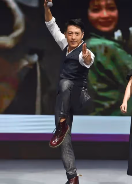 帥氣不減當年!56歲香港知名男星近況曝光,堅持吃素20年狀態極佳