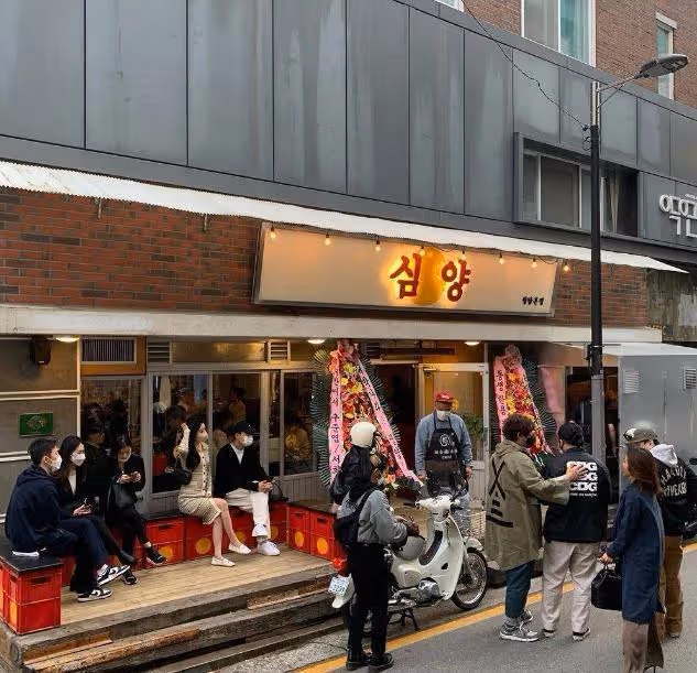 具俊曄回韓國,兄弟沈泰允為他接風,在韓國人氣爆棚