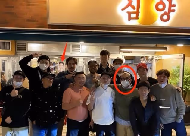 具俊曄回韓國,兄弟沈泰允為他接風,在韓國人氣爆棚