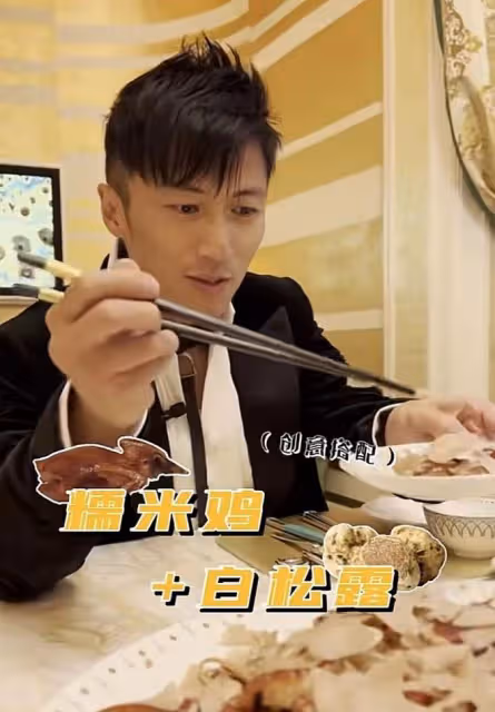 謝霆鋒去五星級酒店吃飯,脖子上項圈太搶鏡,網友:皮帶系錯地方