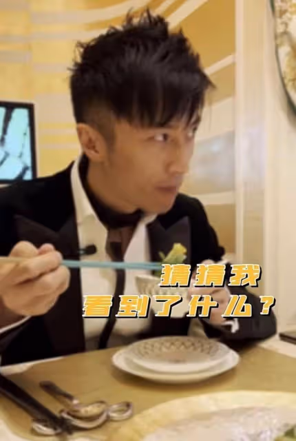 謝霆鋒去五星級酒店吃飯,脖子上項圈太搶鏡,網友:皮帶系錯地方