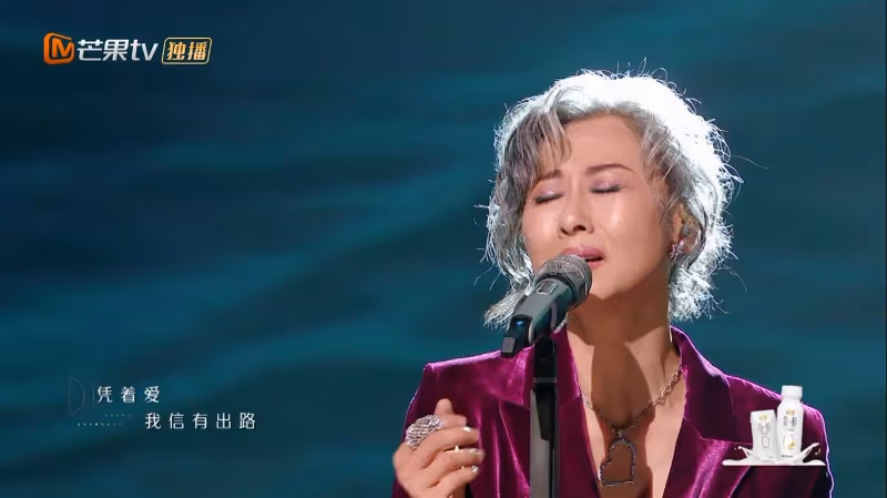 唱《憑著愛》獻亡母淚灑舞台　葉蒨文戴遺物戒指紀念媽媽