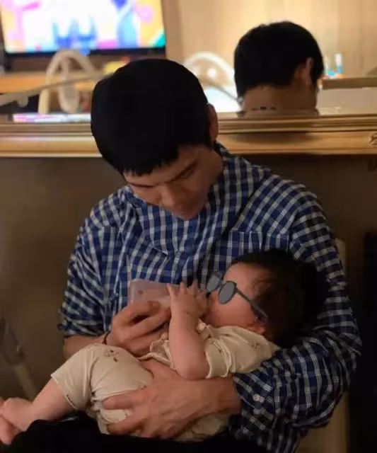 向太官宣郭碧婷懷兒子太興奮！首次公開孫女正臉，小奶黃長相隨媽