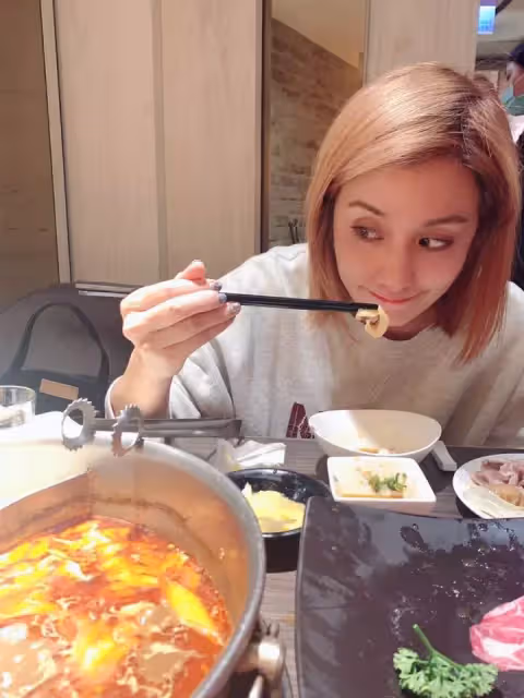 《食尚》 整組人被請走，莎莎宣布交出13年主持棒，嘆：我也很不捨，公司認了，哈孝遠也跟著離開