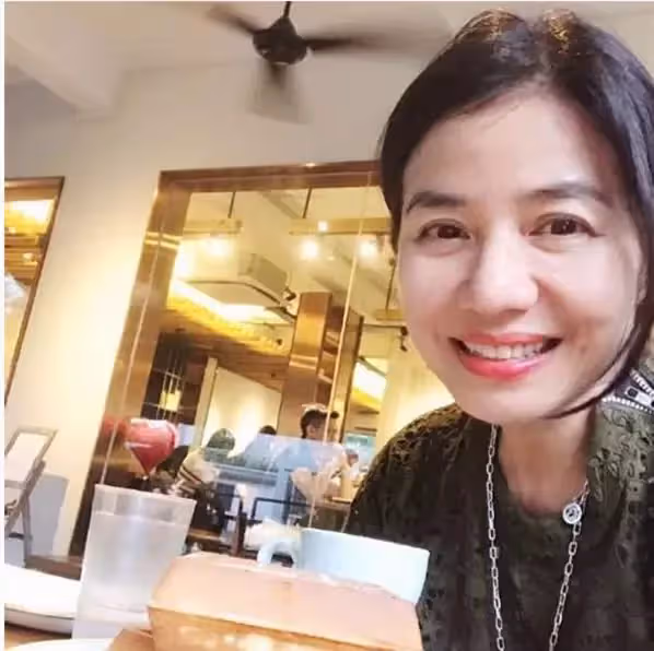 60歲鍾楚紅素顏照曝光，滿臉皺紋毫不在意，堅持不整容、不修圖：最美的女人，就是呈現最真實自己
