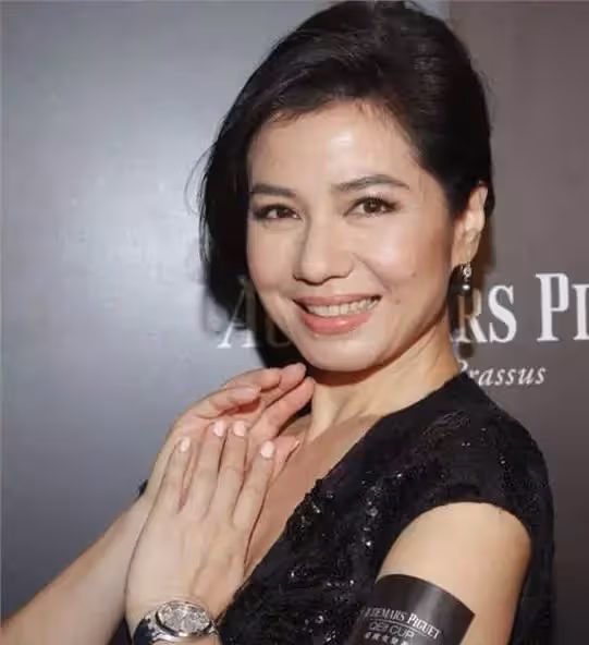 60歲鍾楚紅素顏照曝光，滿臉皺紋毫不在意，堅持不整容、不修圖：最美的女人，就是呈現最真實自己