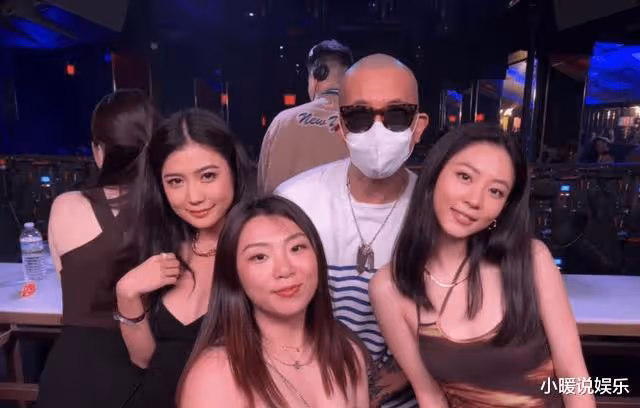 具俊曄與眾美女合照，貼身合影飲酒熱聊，不怕大S吃醋嗎？