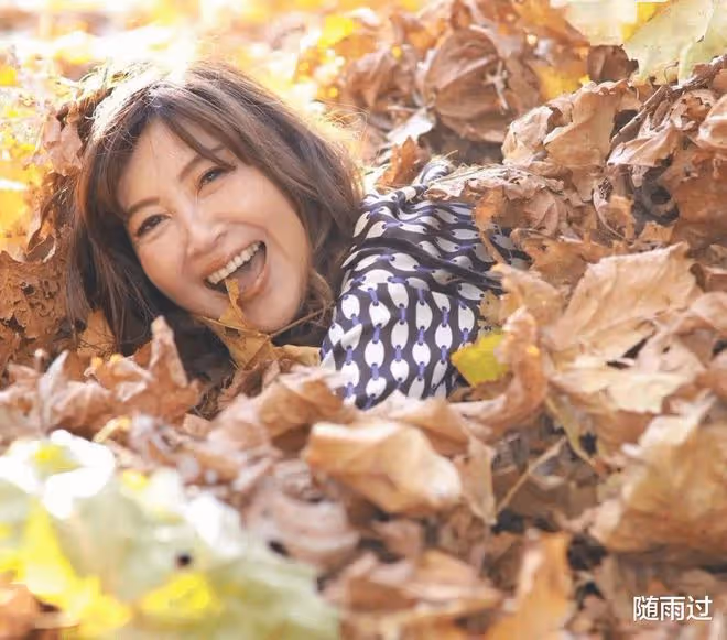 日本71歲美女奶奶顏值逆齡:身材不輸少女,和孫子出門被認母子
