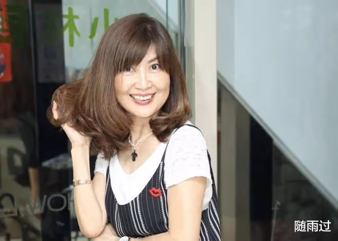 日本71歲美女奶奶顏值逆齡:身材不輸少女,和孫子出門被認母子