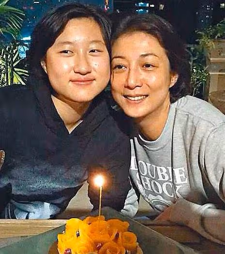吳綺莉發文哭訴自己錯了,求放過孩子,摒棄尊嚴道歉只為女兒!