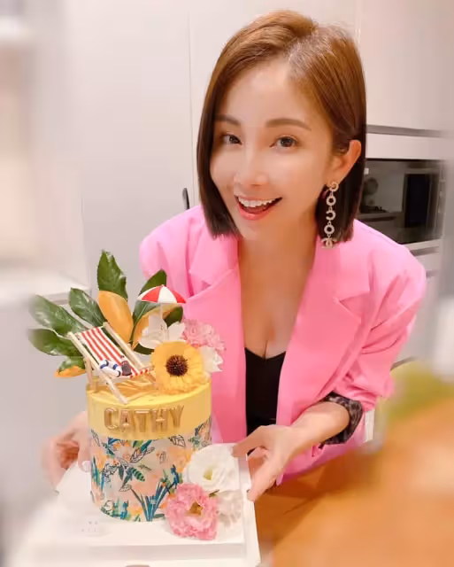 結婚8年觸礁?鍾欣怡淚「當街丟手機」:婚姻走到盡頭 認想離婚「已經考慮半年」卻又被對方收服