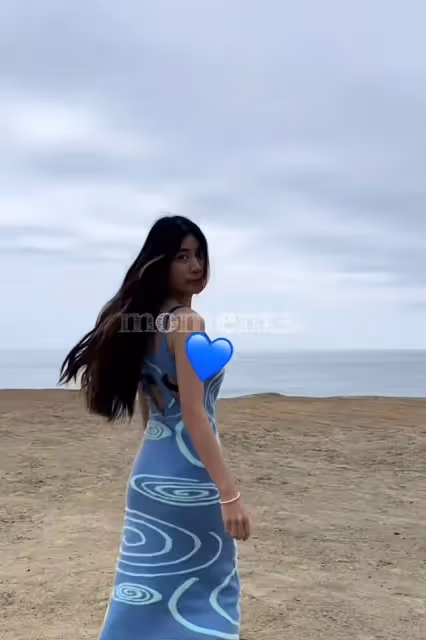巫啟賢22歲女兒美國慶生!皮膚黝黑似混血,穿弔帶長裙秀火辣身材