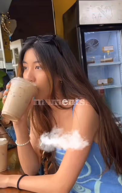 巫啟賢22歲女兒美國慶生!皮膚黝黑似混血,穿弔帶長裙秀火辣身材