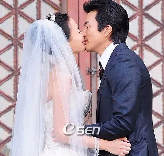 曾因未婚先孕、閃婚不被看好?初代韓流男神與妻子甜蜜恩愛十二年如一日!