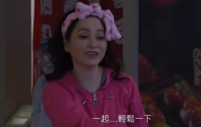 帶傷上陣!TVB知名女星終回歸《愛回家》,腳傷未愈更靠輪椅代步