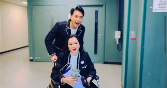 帶傷上陣!TVB知名女星終回歸《愛回家》,腳傷未愈更靠輪椅代步