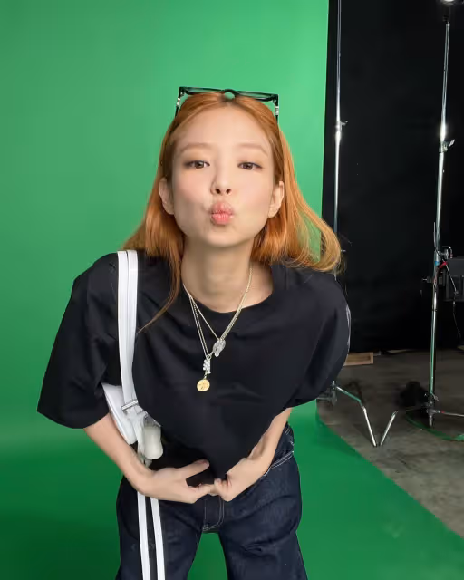 才傳與GD戀情告吹　Jennie被拍疑與BTS V密游濟州島