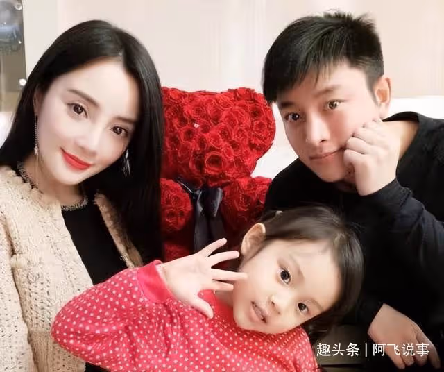 賈乃亮被爆獨自前往李小璐家,做了美容還買了披薩,被指主動求和