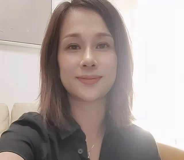 香港知名凍齡女神宣布正式復出!轉型做電台主播,依舊甜美凍齡