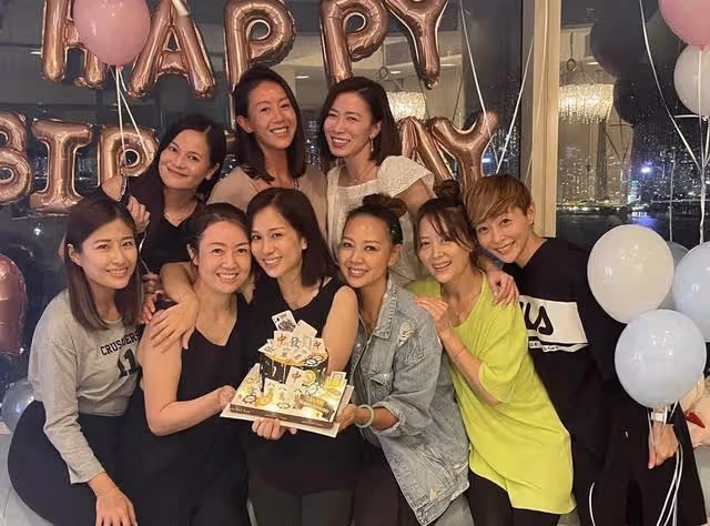 香港知名凍齡女神宣布正式復出!轉型做電台主播,依舊甜美凍齡