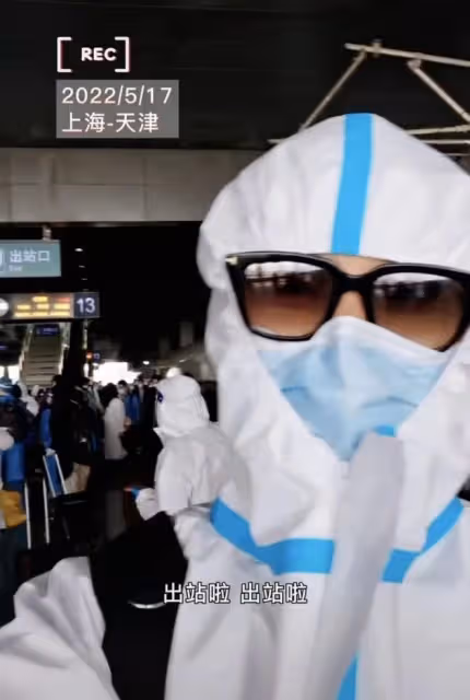 歌手羅中旭離開上海至天津!穿防護服汗流浹背,曬全過程耗10小時